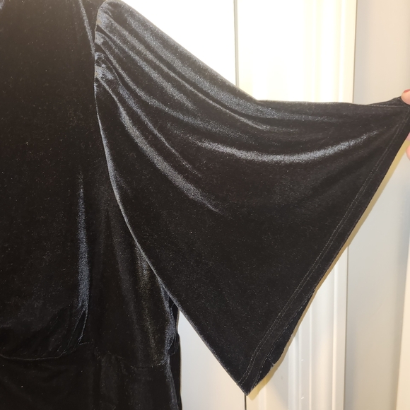 Knox Rose Black Velvet Flutter Sleeve Tie Front Top - Picture 3 of 6